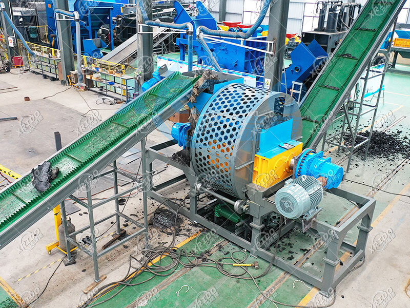 Test machine before delivery of tire crushing and recycling production line