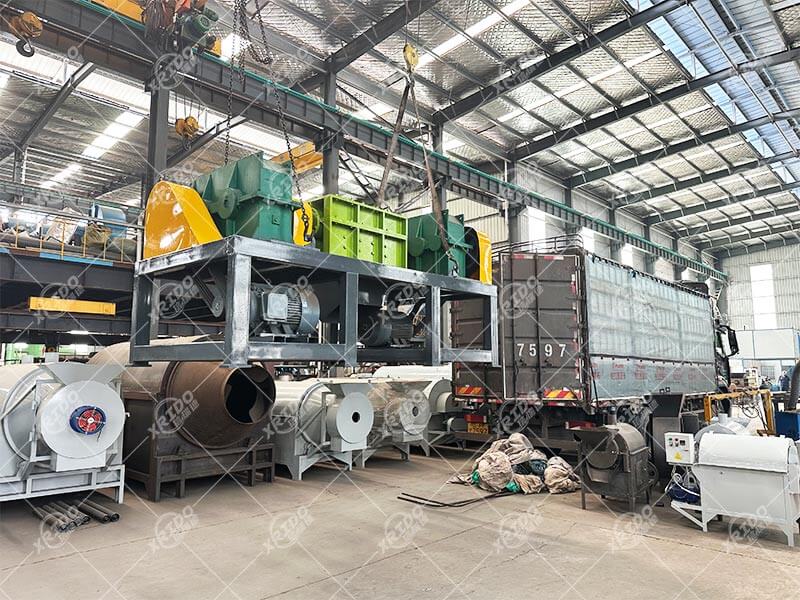 Double-shaft metal shredder delivery site